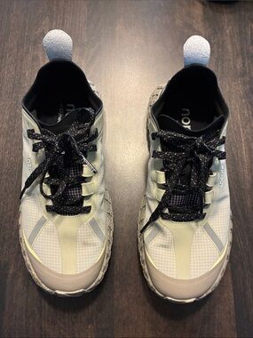 Women’s Lightweight Trail Sneakers in Pale Green and Black - (Brand: Norda)